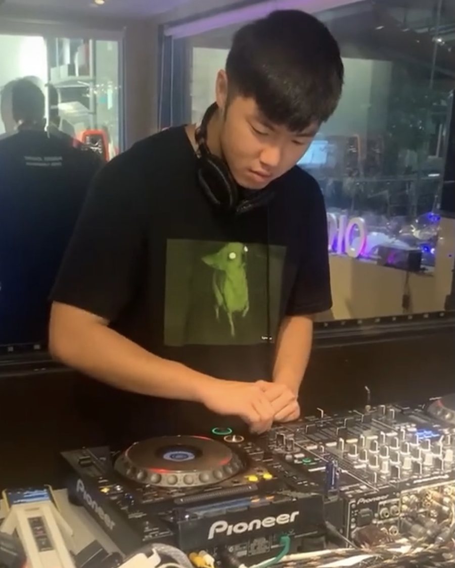 Wei-Han Hsu DJing at a pair of CDJs and a mixer